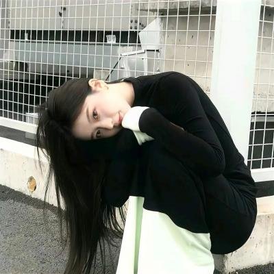 一线女星又出大瓜：素颜现身菜市场，粉丝集体脱粉，一个月